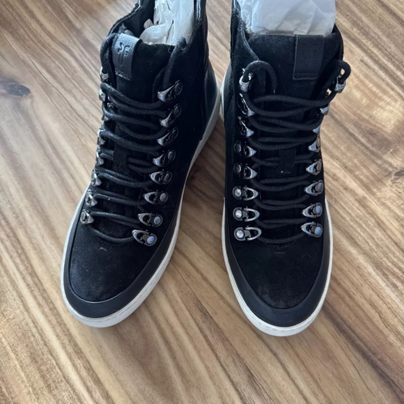 🎄  NWOB FRYE hiking boots 👀 - Picture 3 of 5